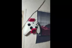 support for earphones (headphones)