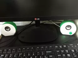 A set of parts for the assembly of music speakers