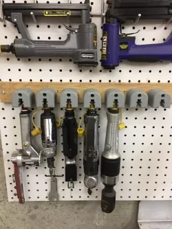 Air tool quick connect hanger bracket