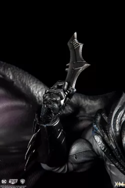 Batman Batarang Rebirth Figure