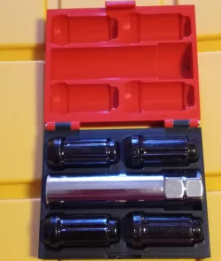 Locking Lug Nut Case