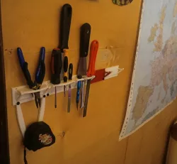 Wall tool holder