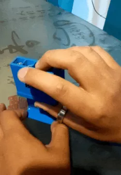 Battery dispenser