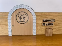 DOOR FOR THE LITTLE LAZY MOUSE