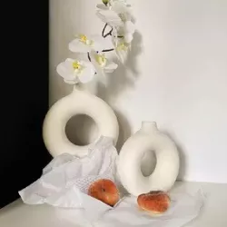 MINIMALIST VASE