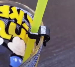 Straw clip/holder