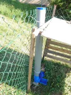 reclosable feeder