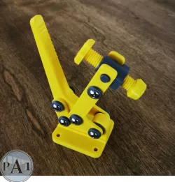 TOGGLE CLAMP