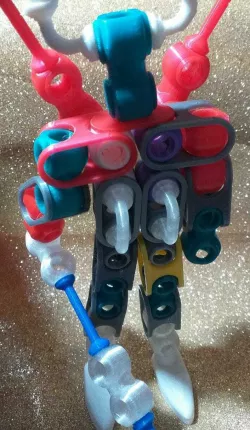 TOY ASSEMBLY/ ARTICULATED ASSEMBLY TOY
