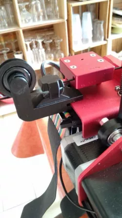 Guide and cleaner for filament