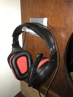 Headset wall hanger