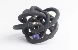 Knotted Orbit