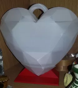 Stable support for heart shaped gem