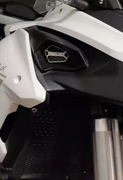 TRK502 air vents logo