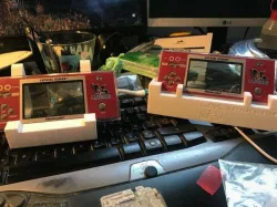 game & Watch crystal screen stand