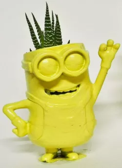 Minion hole waving flower pot planter