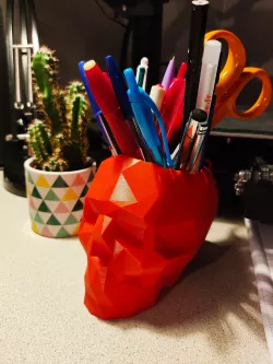 Pencil pot skull