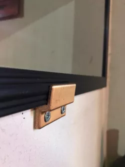 support mirrors and pictures