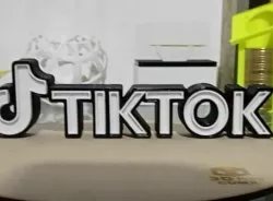 tik tok illuminated letters
