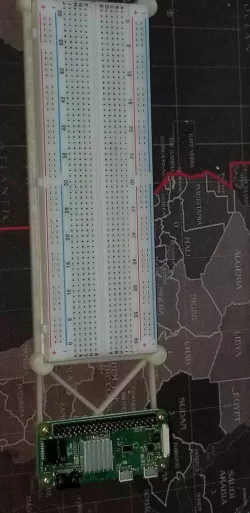 Raspberry Pi Zero holder with large breadboard