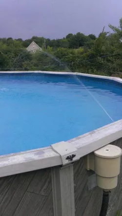 A simple pool fountain