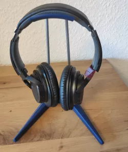 Heavy headphone holder