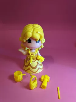Assorted accessories compatible with Pinypon