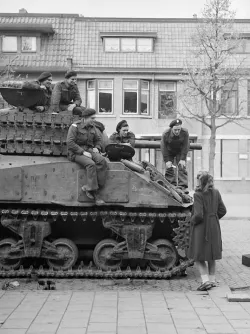Canadian Sherman tank crew in 1:35 scale