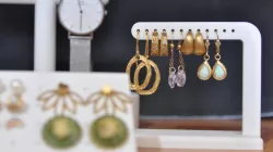 Falling earrings - jewelry stand