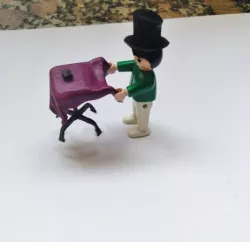 magician's floating table