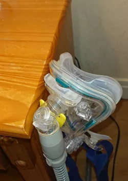 ResMed Quattro mask holder / bracket