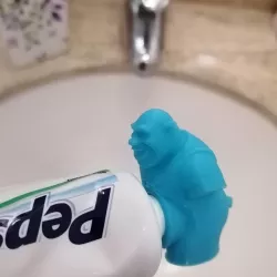 Shrek toothpaste pooper - No supports, screw center