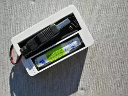 Mini NIMH charger for AA and AAA batteries