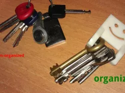 Organized keys holder