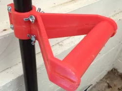 Side handle for snow shovel