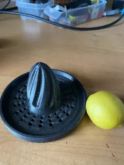lemon squeezer on custom glass, small lemons