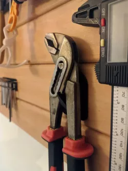 Parrot Beak Pincer holder