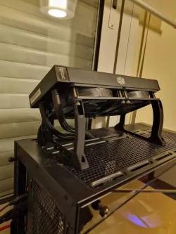 Cryo Chamber external Radiator mount