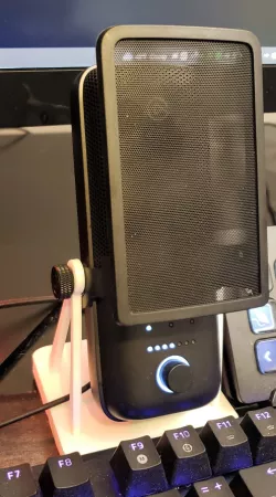 Short Elgato Microphone Stand