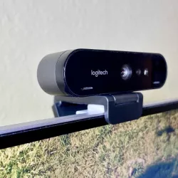 Spacer for Logitech Brio + HP EliteDisplay E273q