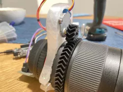 Belt-less, helical gear focuser for 135mm f/2