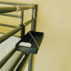 Svarta bed clip-on tray V2