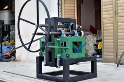 Pipe bending machine