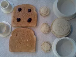 Uncrustable Mini's - Sandwich Crust Cutter