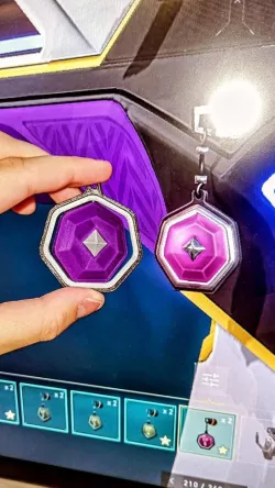 SPINNING diamond rank buddy keychain (Valorant)