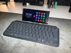  Tablet and Smartphone Mount for MX Keys Keyboard