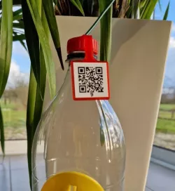 QR Code Tag Holder - Asian Hornet Control