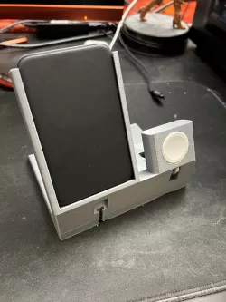 Anker 622 MagGo Stand and Apple Watch