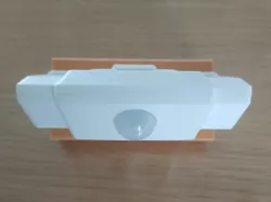 Support lampe LED avec détecteur (Action)