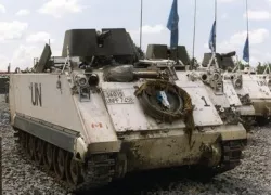 1-100 Canadian M113A2 APC/Ambulance
